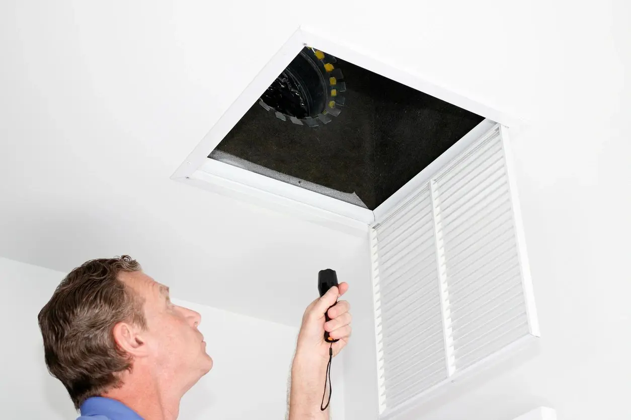 fm=f_NBwNVN4 (2) A man is looking up at the ceiling of an air vent.